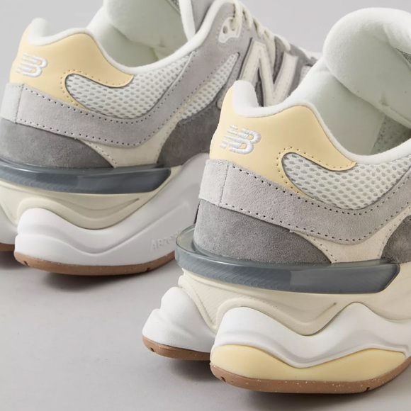 New Balance Women's 9060 Sneaker (Grey) - Picture 4 of 5